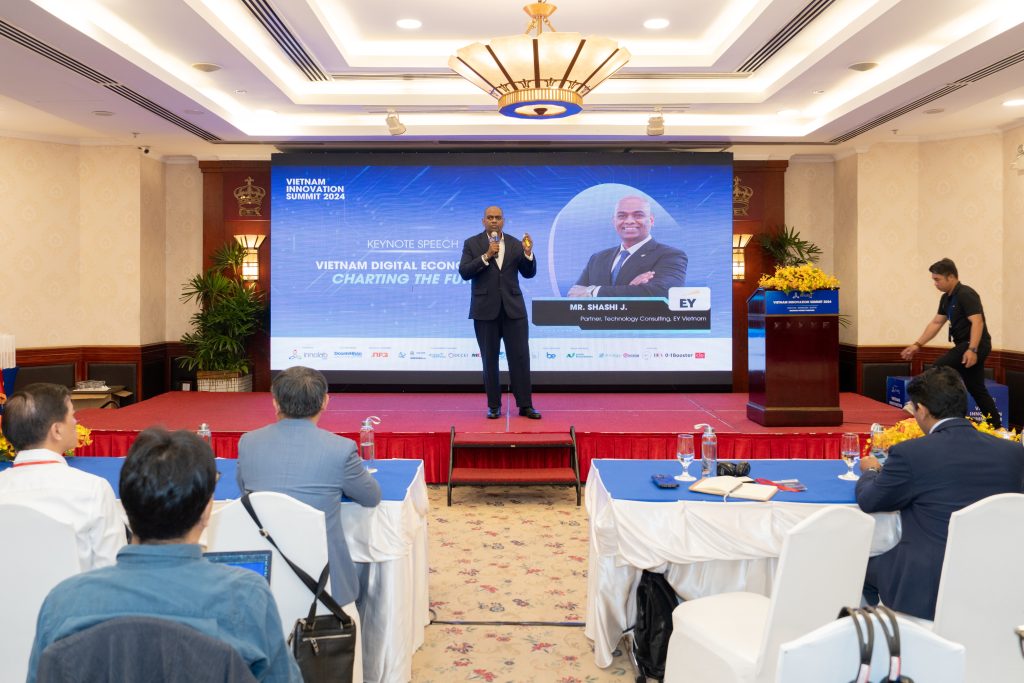 Keynote speech at Vietnam Innovation Summit 2024 on the future of Vietnam's digital economy.