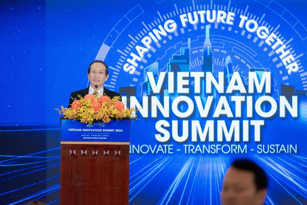 Mr. Tran Hoang speaking at Vietnam Innovation Summit 2024