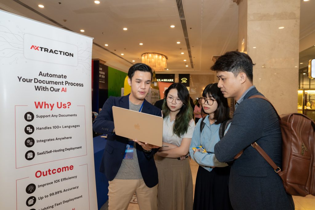 Attendees exploring innovation booths at Vietnam Innovation Summit 2024