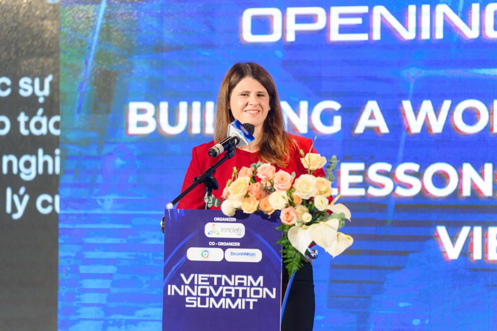 What is the strategic role of SMEs and startups in helping Vietnam achieve its 10% GDP growth target?