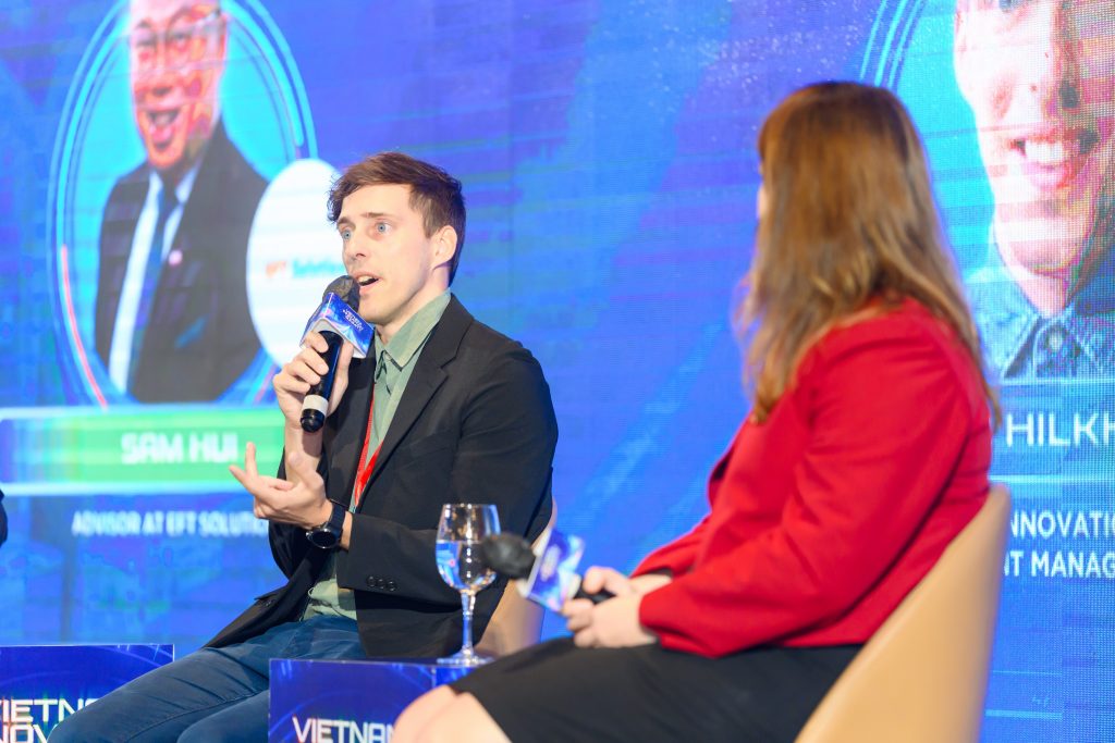 What is the strategic role of SMEs and startups in helping Vietnam achieve its 10% GDP growth target?