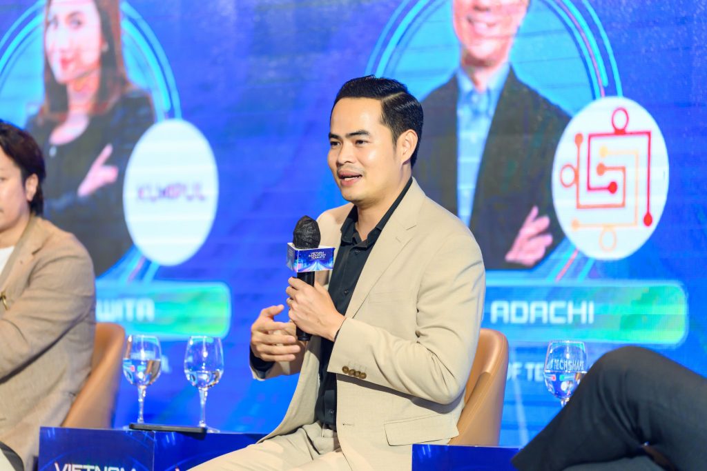 What is the strategic role of SMEs and startups in helping Vietnam achieve its 10% GDP growth target?