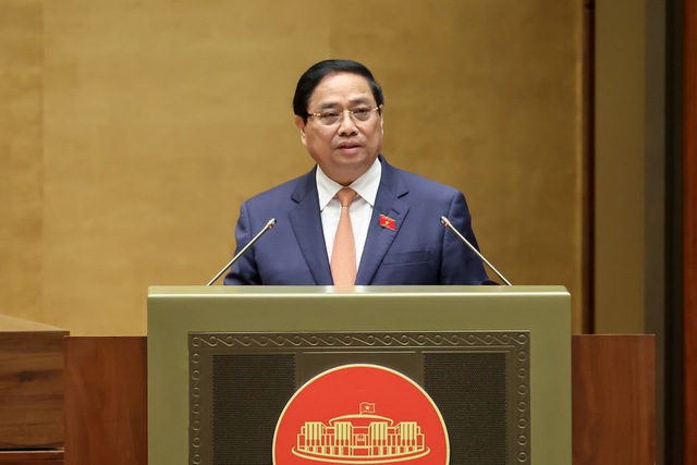 What is the strategic role of SMEs and startups in helping Vietnam achieve its 10% GDP growth target?